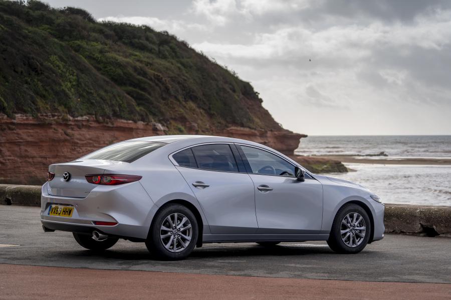  Mazda3 Skyactiv-X Sport Sedan (BP) 2019 года  (UK) (фото 26 из 42)